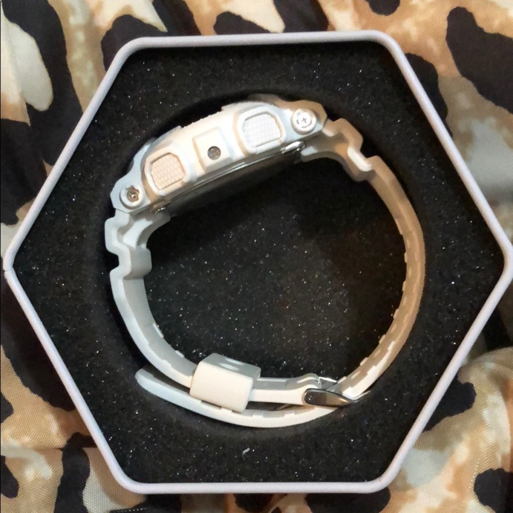 G-Shock Watch - Picture 3 of 3